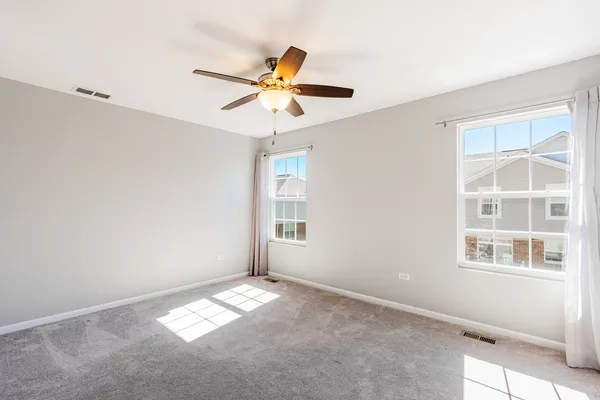 $2,900 | 2931 Henley Lane, Unit 2931, Naperville, IL 60540