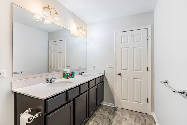 $2,900 | 2931 Henley Lane, Unit 2931, Naperville, IL 60540