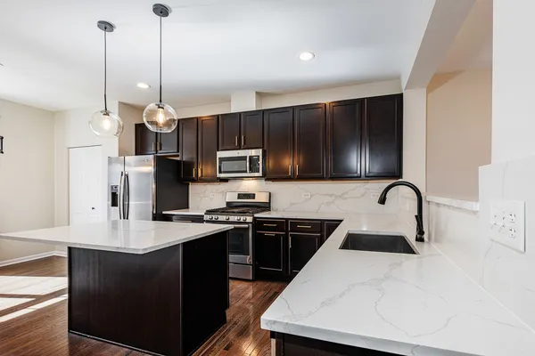 $2,900 | 2931 Henley Lane, Unit 2931, Naperville, IL 60540