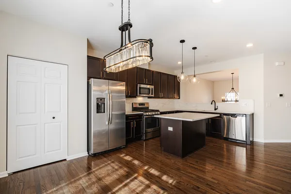 $2,900 | 2931 Henley Lane, Unit 2931, Naperville, IL 60540