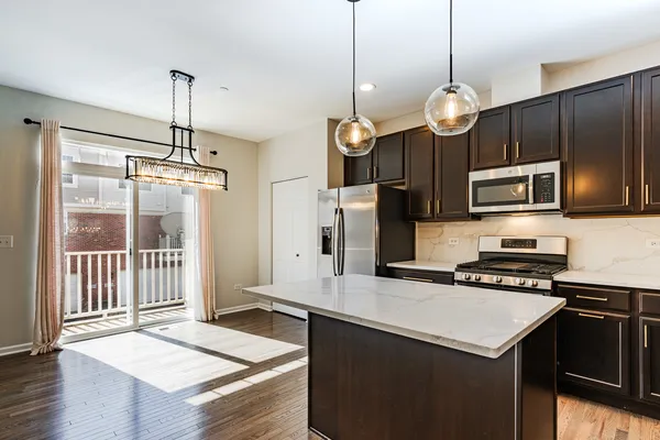 $2,900 | 2931 Henley Lane, Unit 2931, Naperville, IL 60540