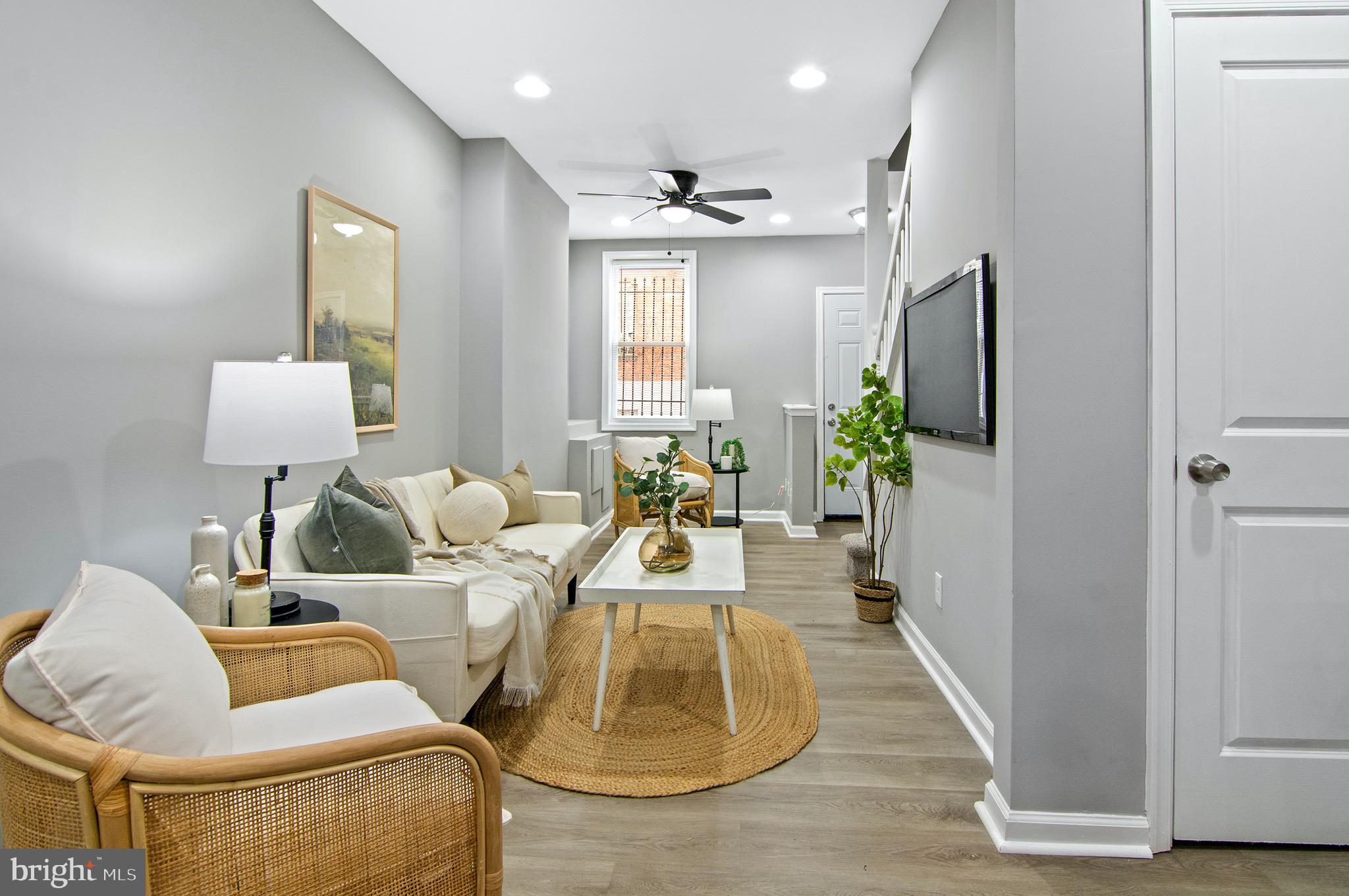 855 Reinhardt Street Baltimore, MD 21230 - Photo 4 of 25 Living room