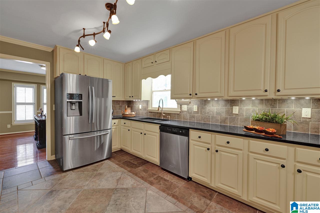 5021 Kerry Downs Road Birmingham, AL 35242 - Photo 8 of 32
