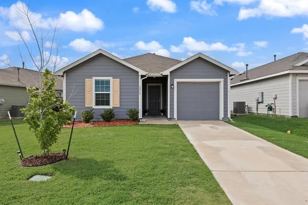 $1,949 | 6038 Determine Lane, Forney, TX 75126