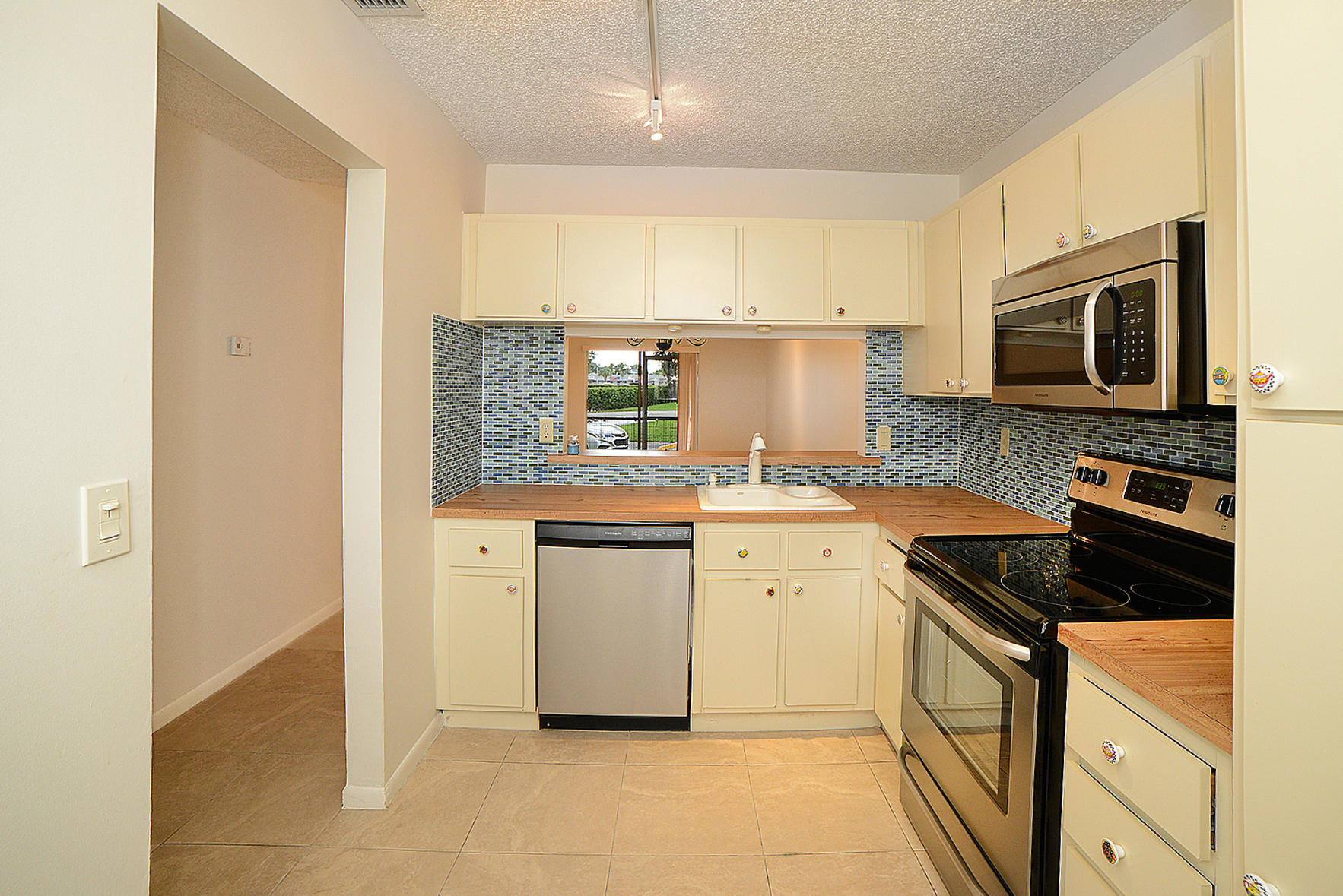 9941 Three Lakes Circle Boca Raton, FL 33428 - Photo 6 of 24 AK2_9958A