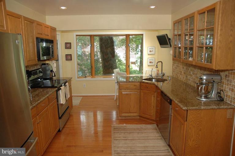 11131 Timberhead Lane Reston, VA 20191 - Photo 11 of 22 Kitchen