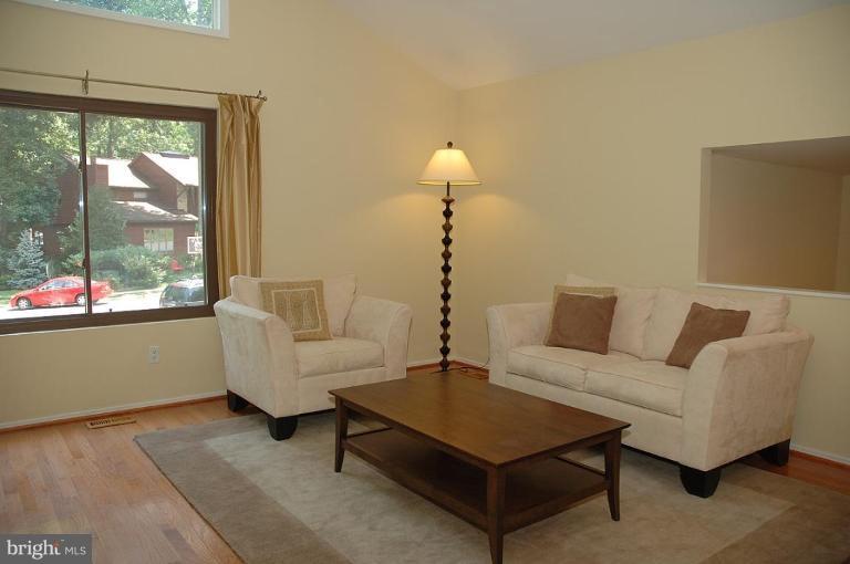 11131 Timberhead Lane Reston, VA 20191 - Photo 13 of 22 Living Room