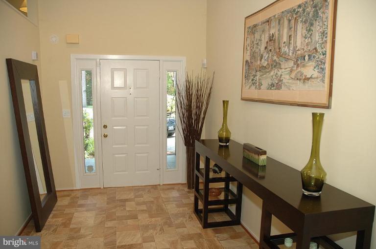 11131 Timberhead Lane Reston, VA 20191 - Photo 8 of 22 Entrance / Foyer