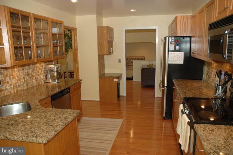 11131 Timberhead Lane Reston, VA 20191 - Photo 10 of 22 Kitchen #2