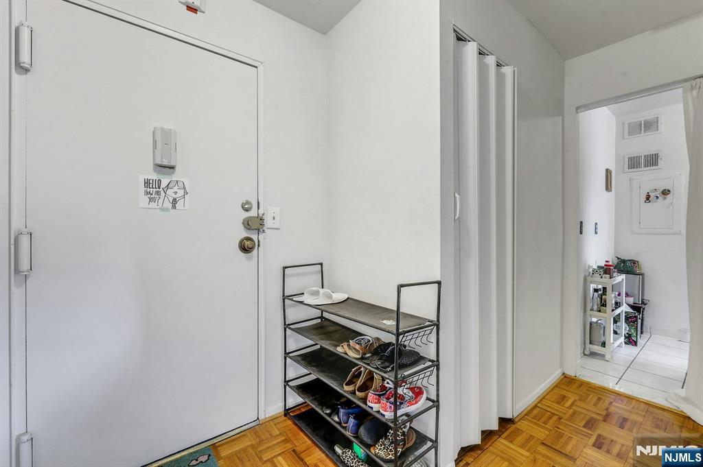 1111 River Road, Unit F17 Edgewater, NJ 07020 - Photo 4 of 17 Gallery Image 4
