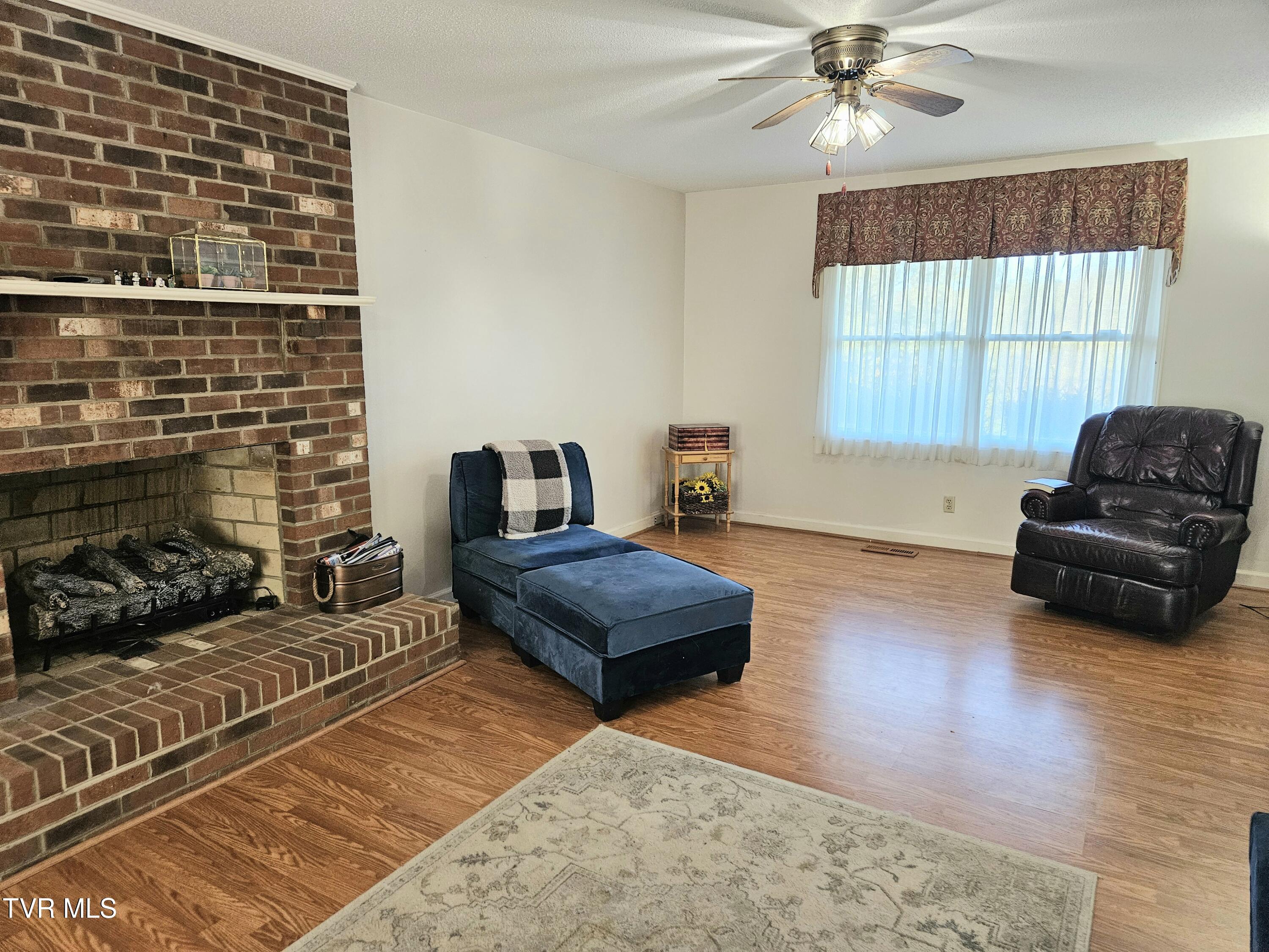149 Sherwood Circle Ridgeway, VA 24148 - Photo 6 of 39 Greatroom3