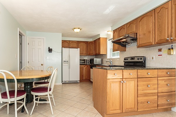 56 Charles Road, Unit 1 Winchester, MA 01890 - Photo 3 of 16
