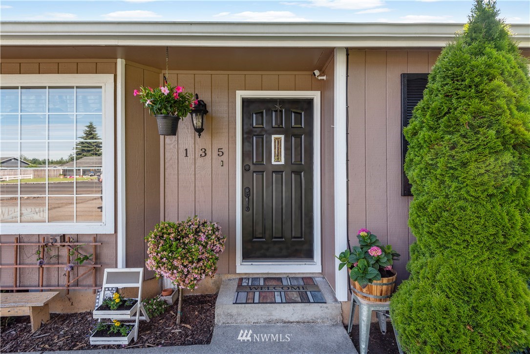 135 Valley Meadows Loop Chehalis, WA 98532 - Photo 2 of 29 Gallery Image 2