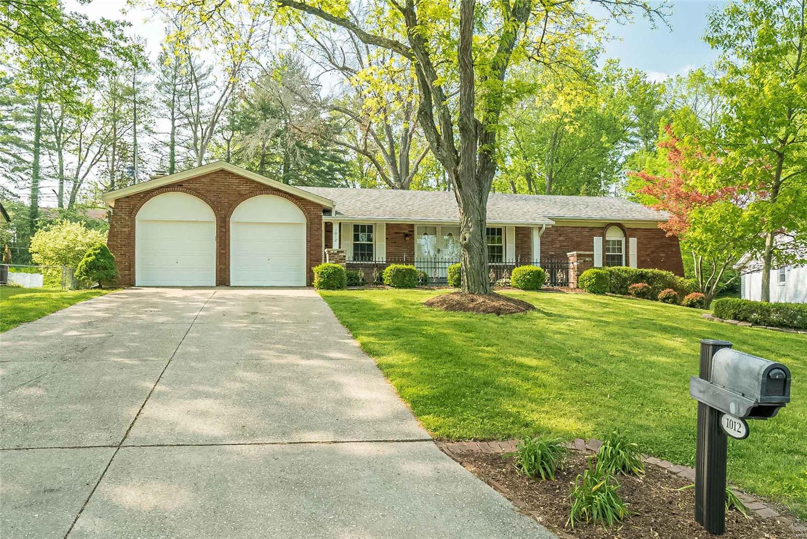 1012 Bedford Lane Ballwin, MO 63011 - Photo 1 of 37