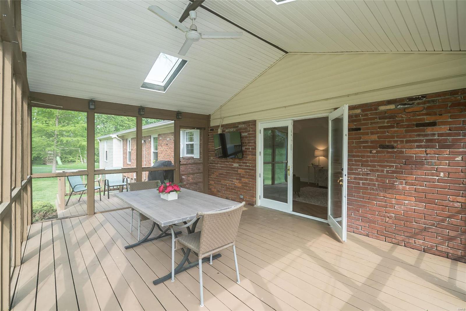 1012 Bedford Lane Ballwin, MO 63011 - Photo 20 of 37