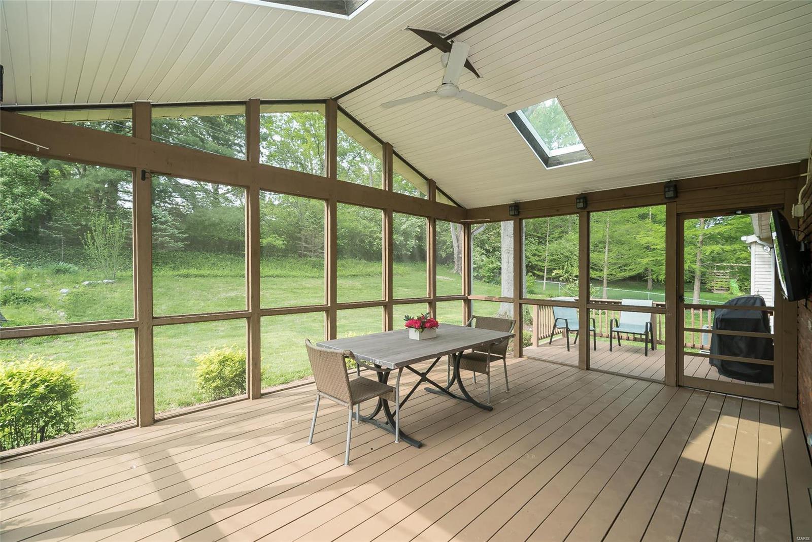 1012 Bedford Lane Ballwin, MO 63011 - Photo 21 of 37