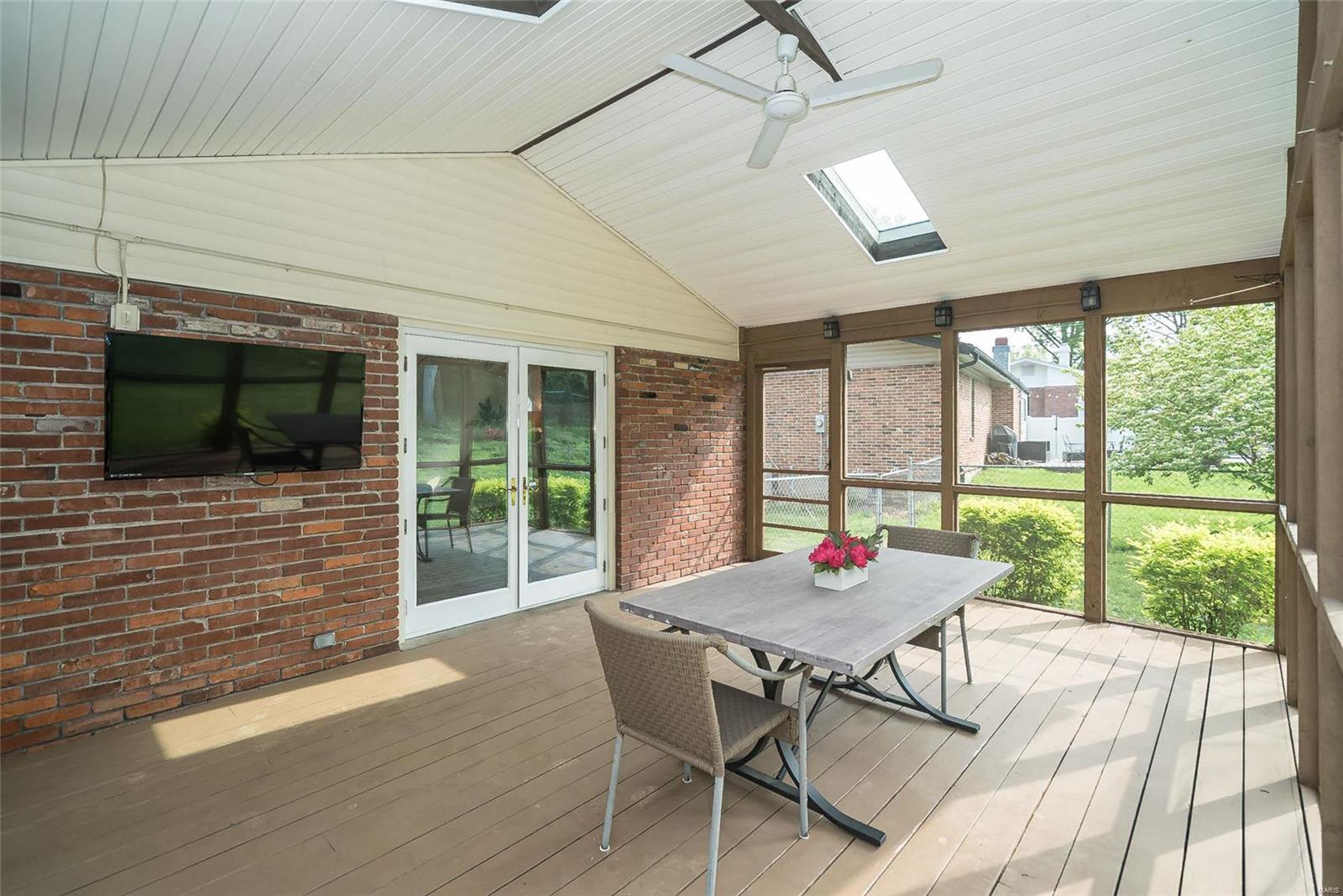 1012 Bedford Lane Ballwin, MO 63011 - Photo 23 of 37