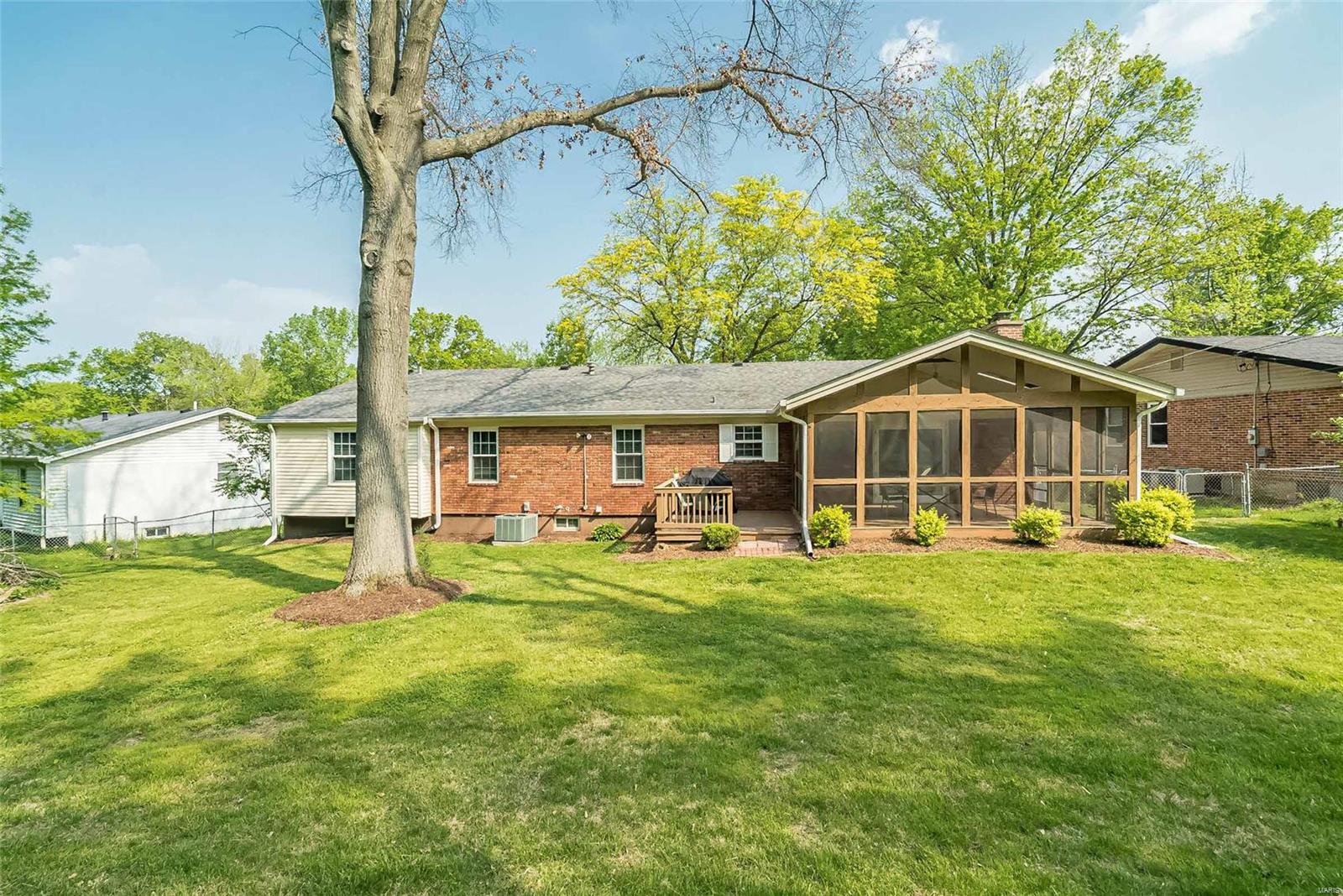 1012 Bedford Lane Ballwin, MO 63011 - Photo 34 of 37