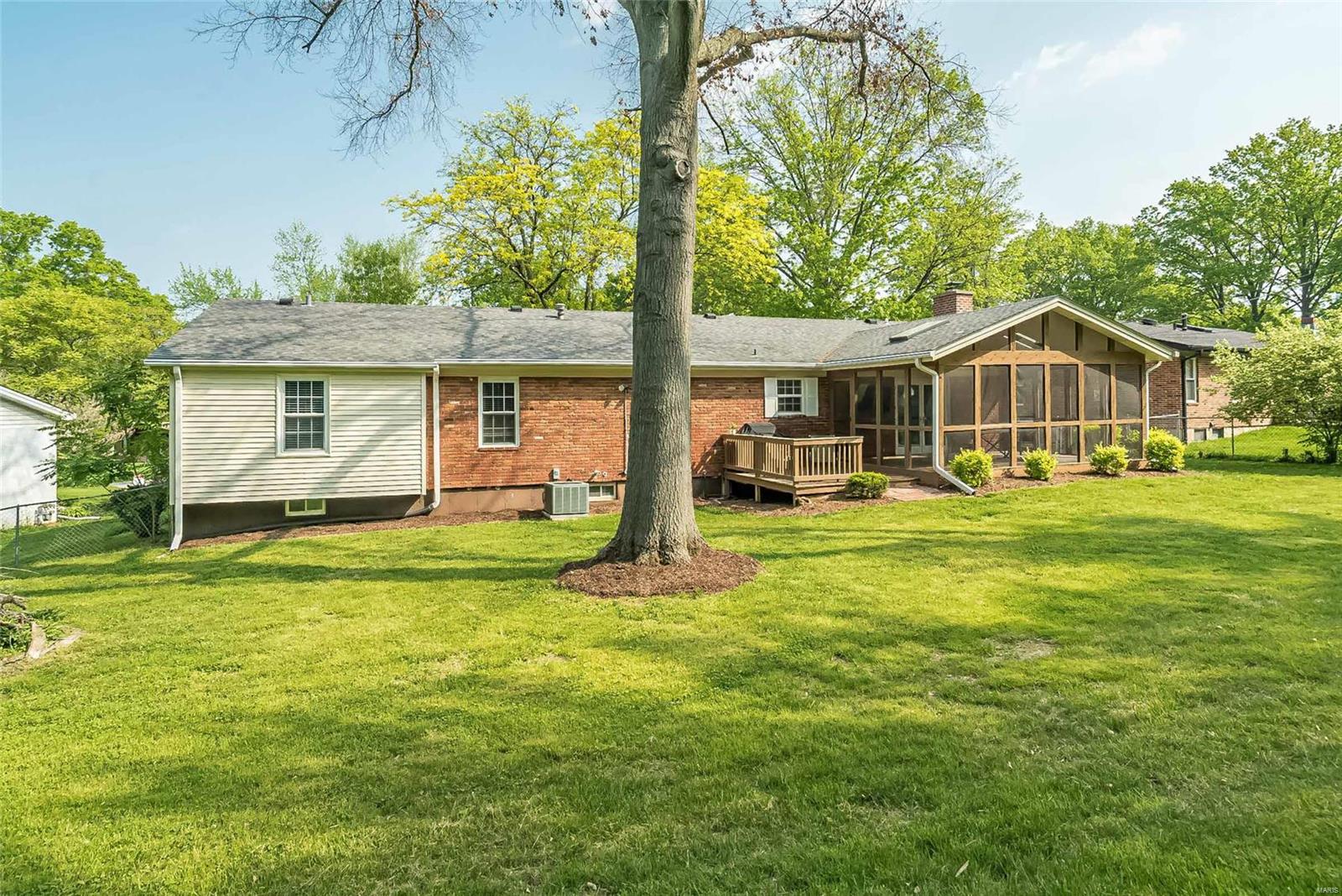 1012 Bedford Lane Ballwin, MO 63011 - Photo 35 of 37