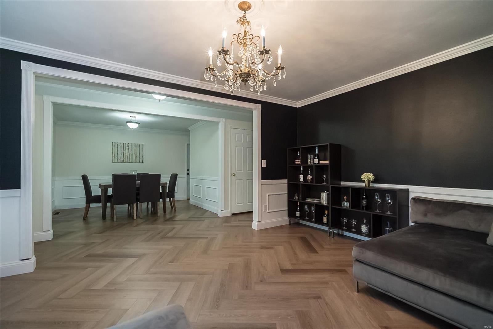 1012 Bedford Lane Ballwin, MO 63011 - Photo 6 of 37