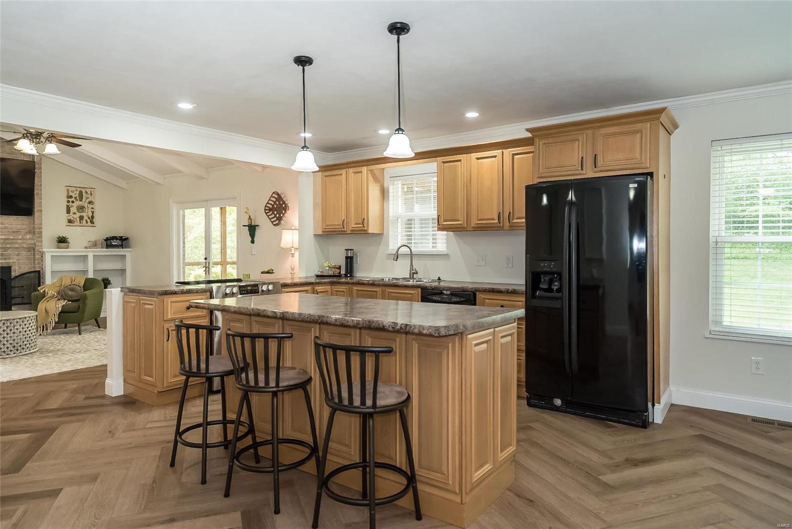 1012 Bedford Lane Ballwin, MO 63011 - Photo 8 of 37