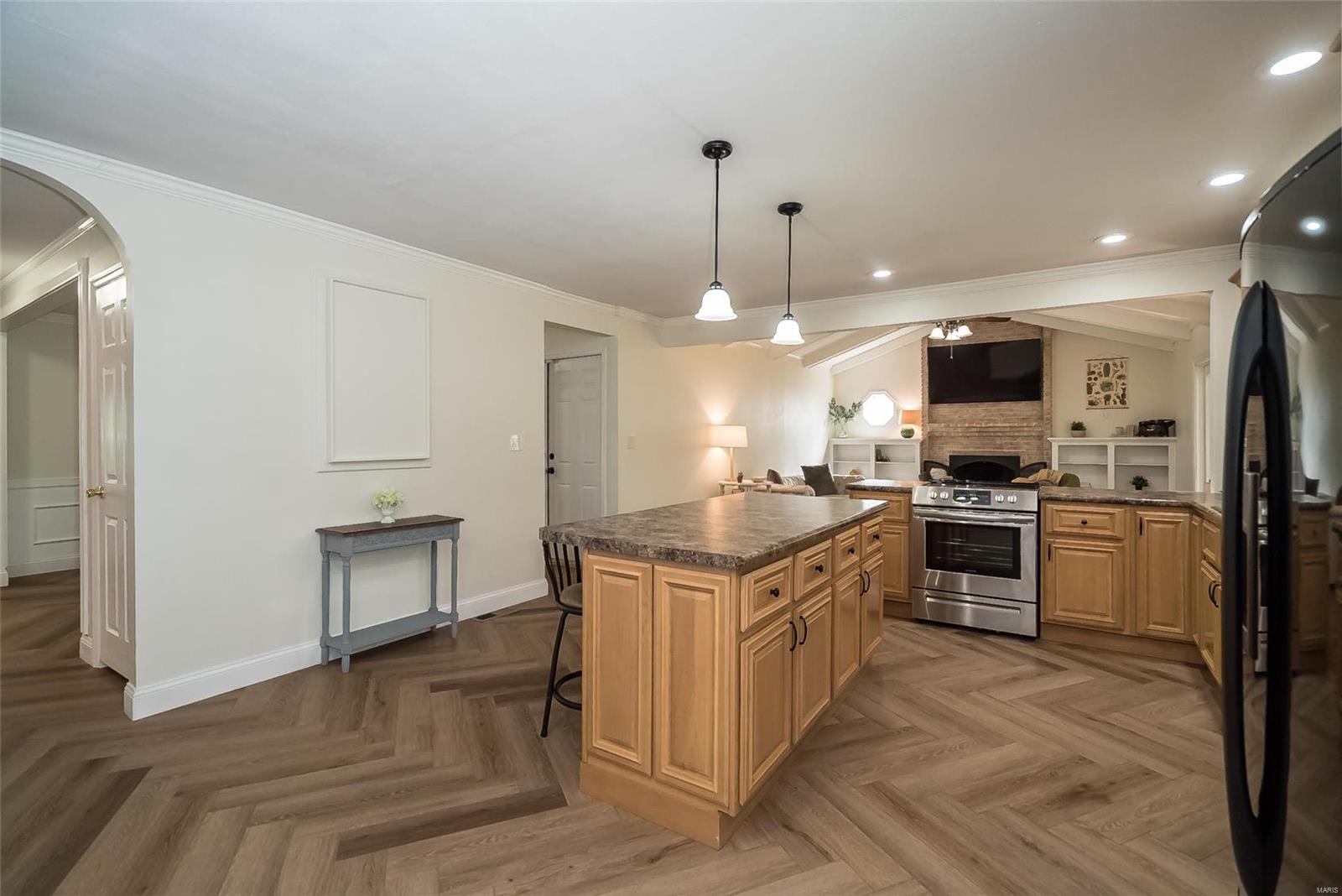 1012 Bedford Lane Ballwin, MO 63011 - Photo 9 of 37