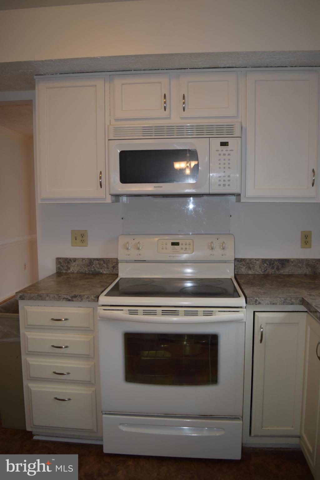 12607 Bridoon Lane Reston, VA 20191 - Photo 11 of 29 Kitchen