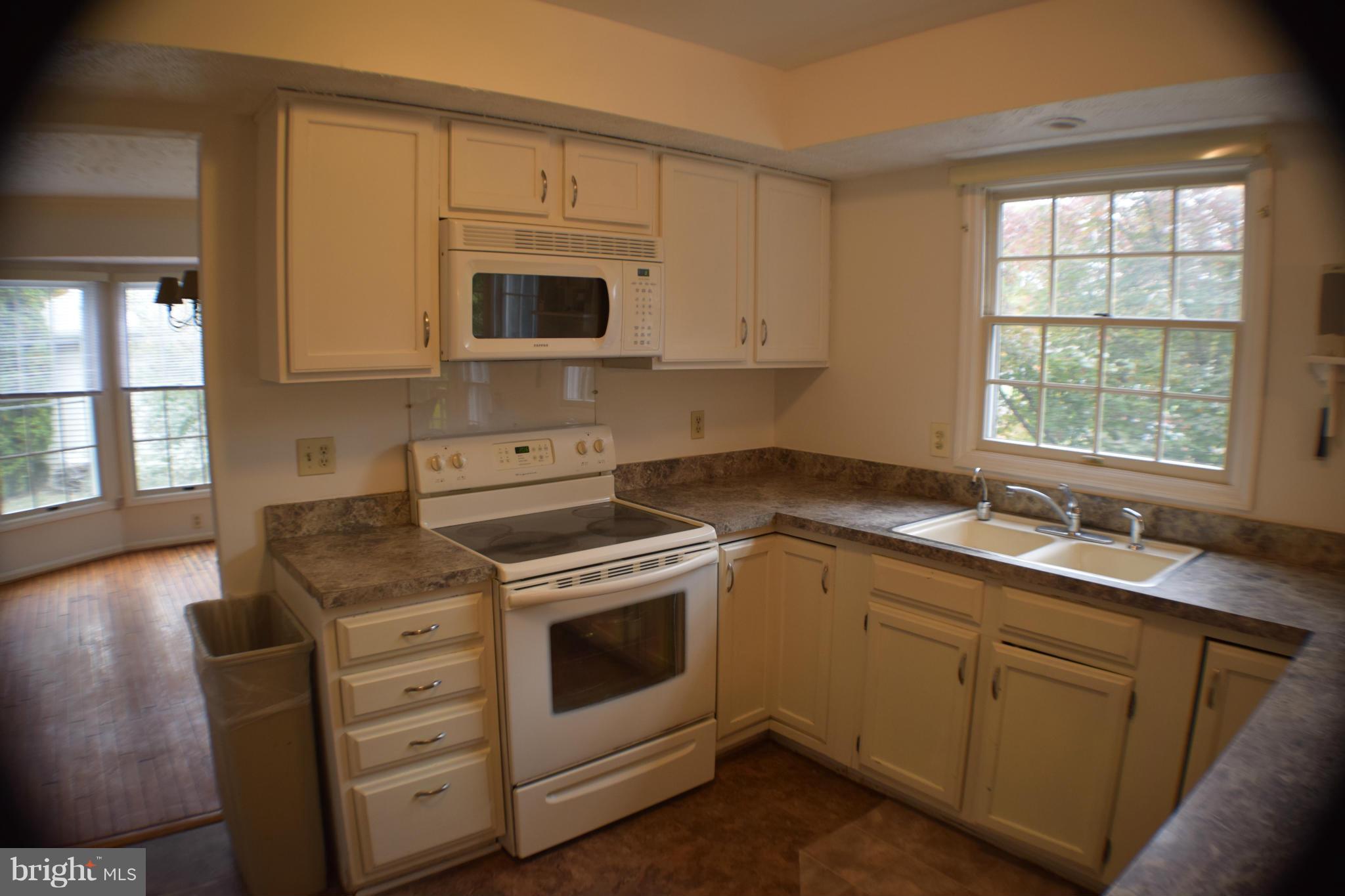 12607 Bridoon Lane Reston, VA 20191 - Photo 12 of 29 Kitchen
