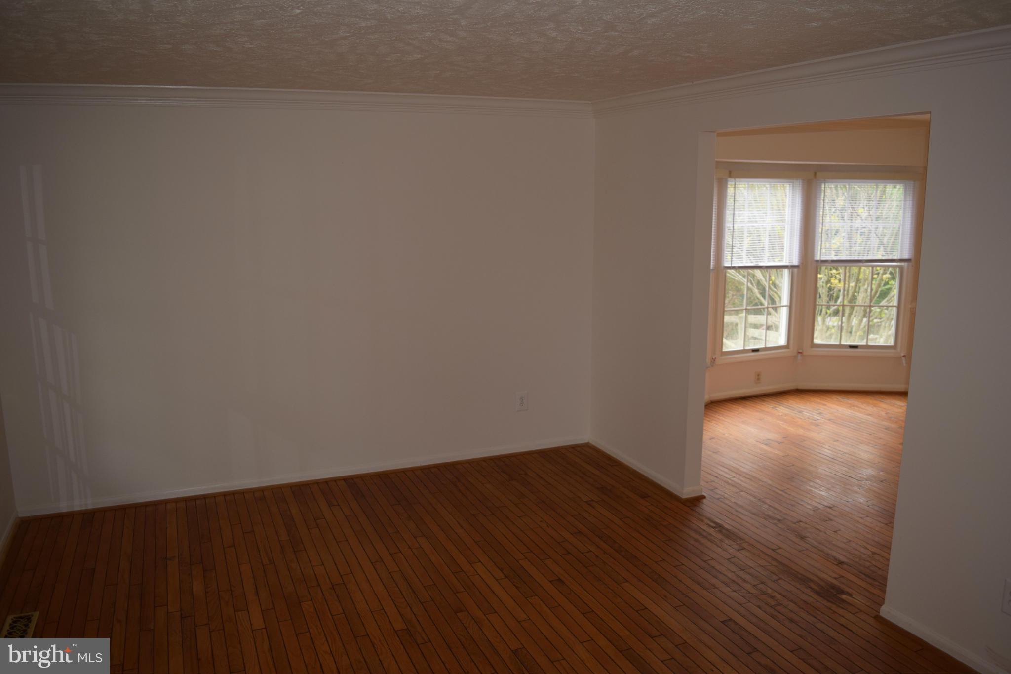 12607 Bridoon Lane Reston, VA 20191 - Photo 6 of 29 Living Room