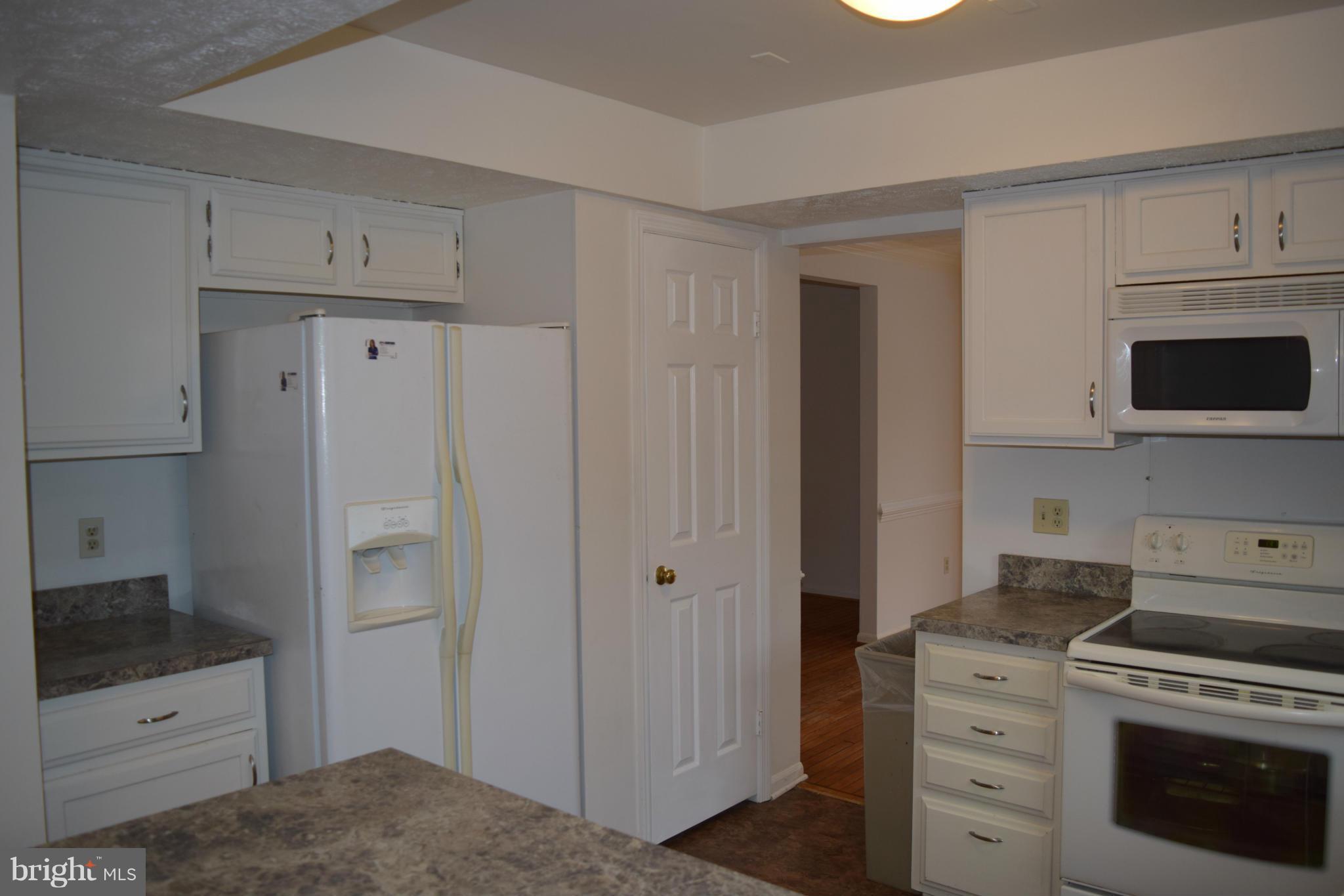 12607 Bridoon Lane Reston, VA 20191 - Photo 10 of 29 Kitchen