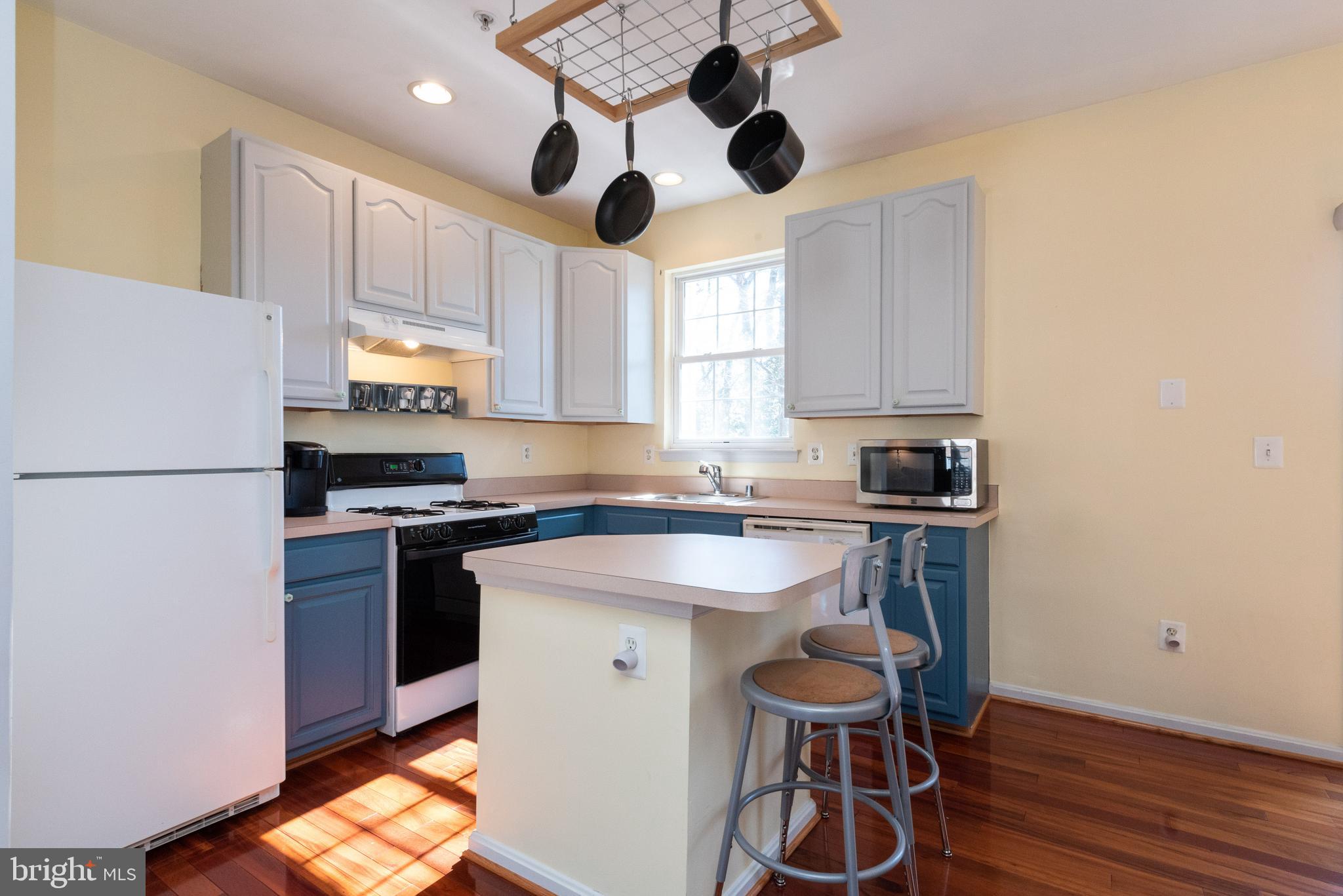 208 Tilden Way Edgewater, MD 21037 - Photo 16 of 55 Open bright kitchen