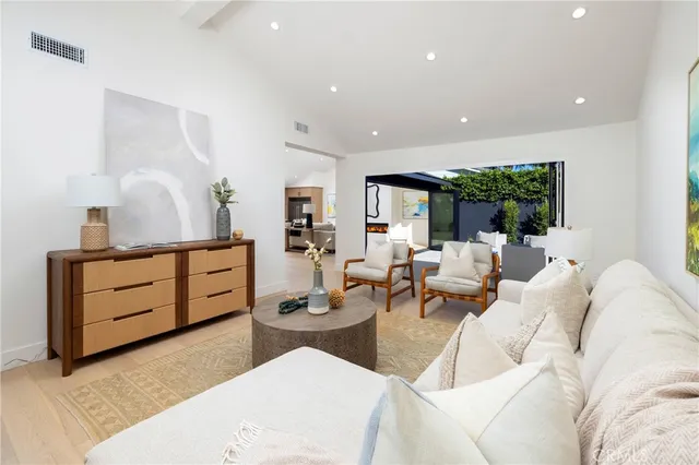 $2,900,000 | 2872 Aceca Drive, Los Alamitos, CA 90720