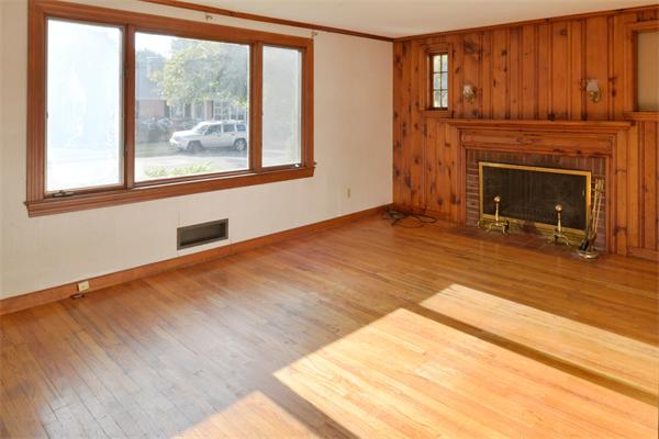 26 Chipman Road Beverly, MA 01915 - Photo 5 of 23 Gallery Image 5
