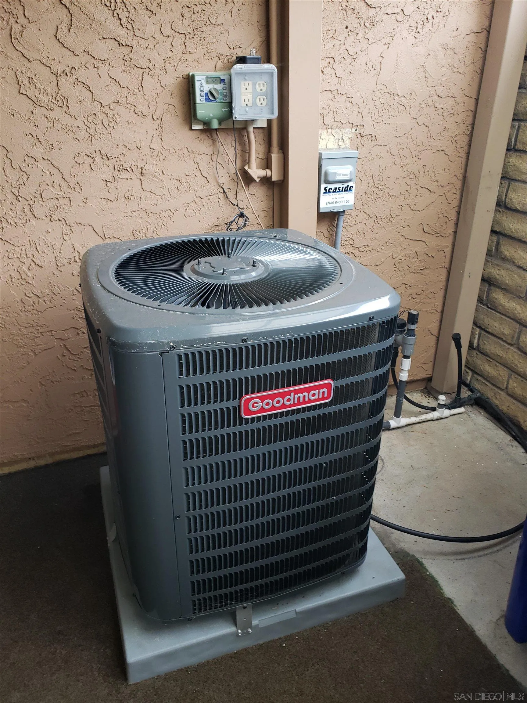 4523 Kittiwake Way Oceanside, CA 92057 - Photo 19 of 34 a bathroom with a sink and a mirror