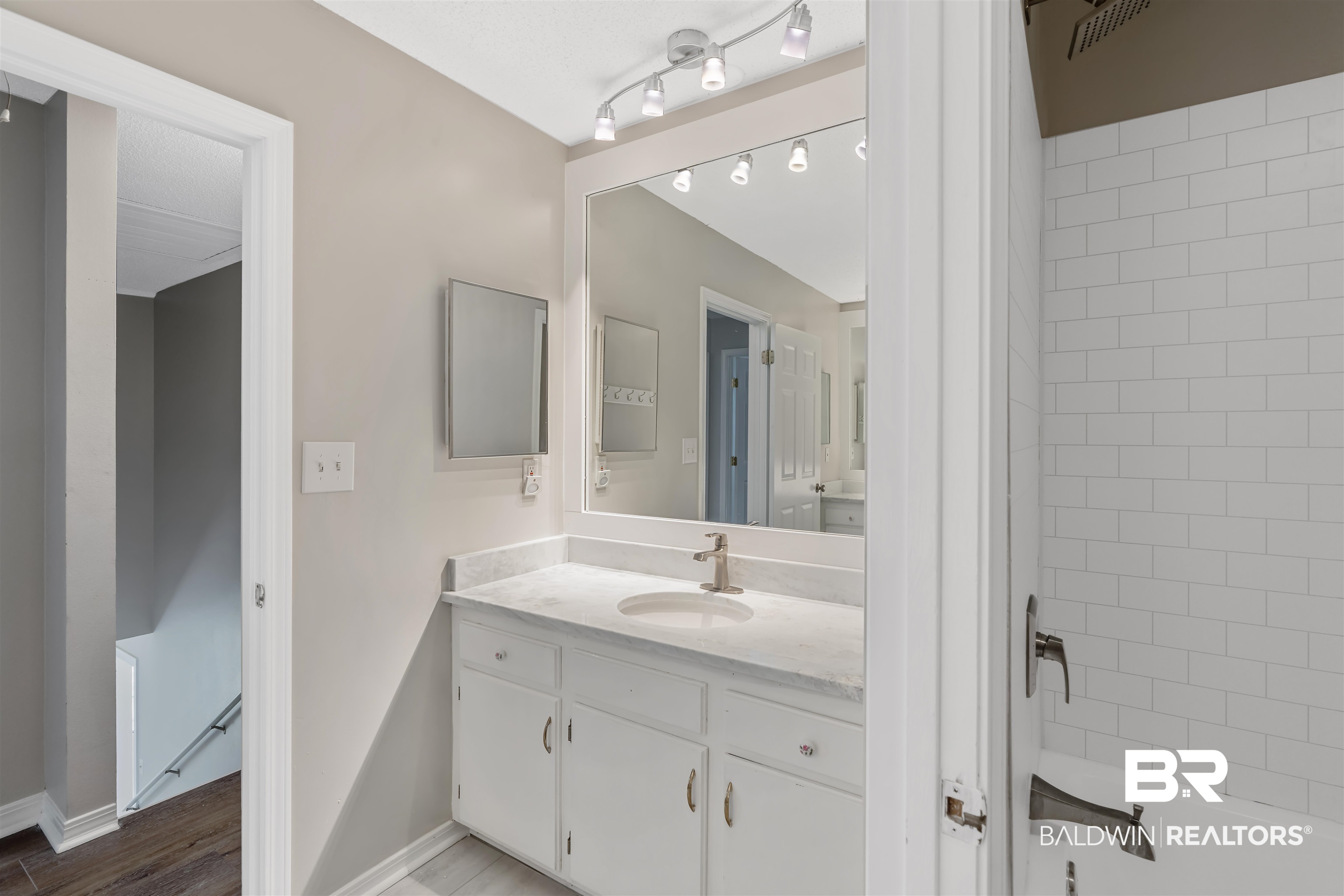 8115 Manley Road Fairhope, AL 36532 - Photo 20 of 32 Upstairs Bath