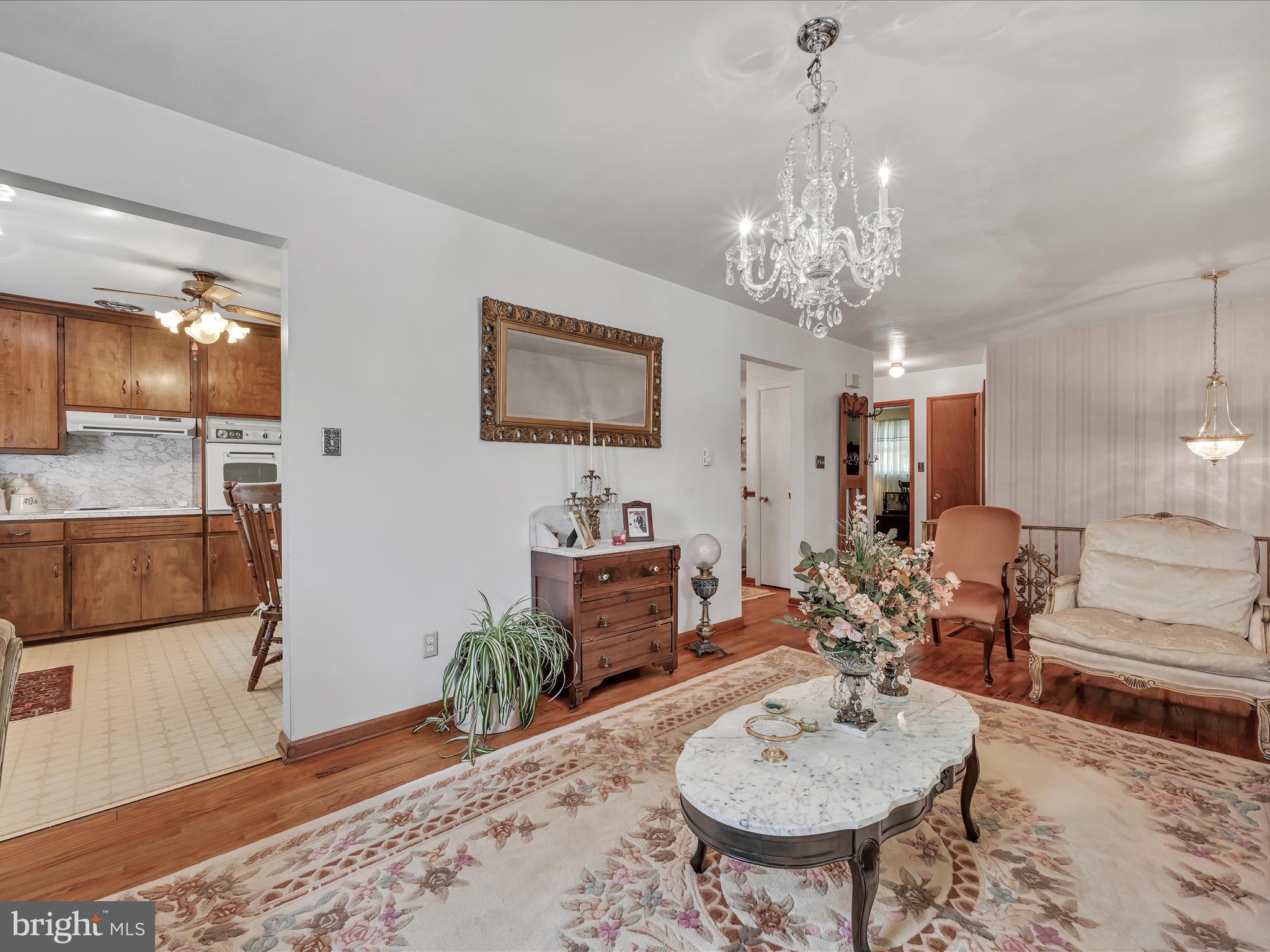 1150 Rohrerstown Road Lancaster, PA 17601 - Photo 5 of 26 living room