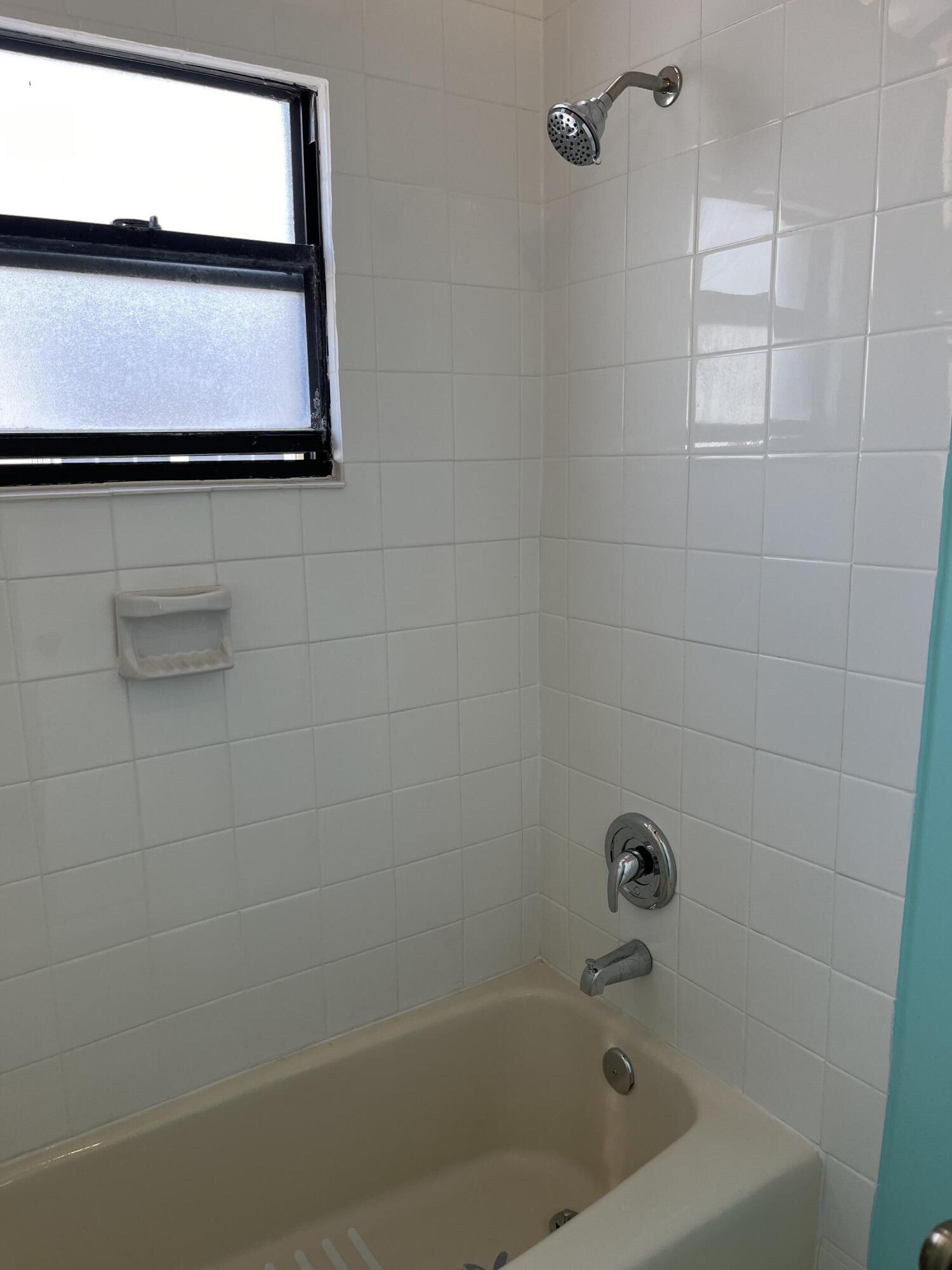 100 3rd Lane Key Largo, FL 33037 - Photo 8 of 18 100bath1
