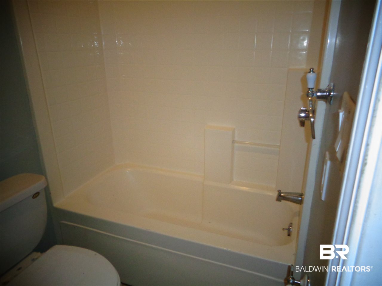 27020 Lake Road Orange Beach, AL 36561 - Photo 9 of 30 Hall bathroom