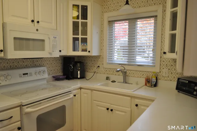 $245,000 | 29 Crocus Lane, Unit 29, Avon, CT 06001