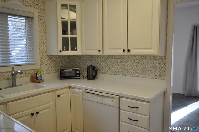 $245,000 | 29 Crocus Lane, Unit 29, Avon, CT 06001