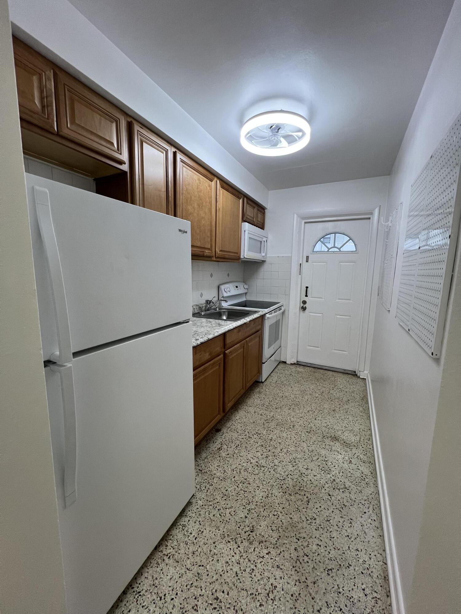 311 Inlet Way, Unit 4 Palm Beach Shores, FL 33404 - Photo 14 of 23 IMG_0694