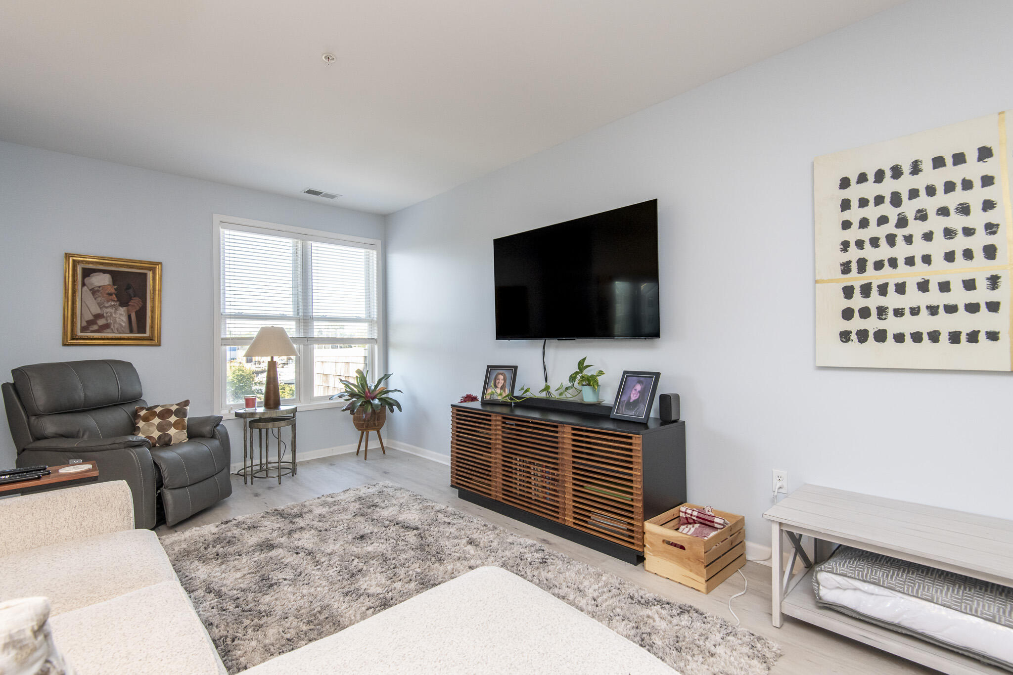 4 Gas Light Drive, Unit 211 Racine, WI 53403 - Photo 15 of 46 Living Room