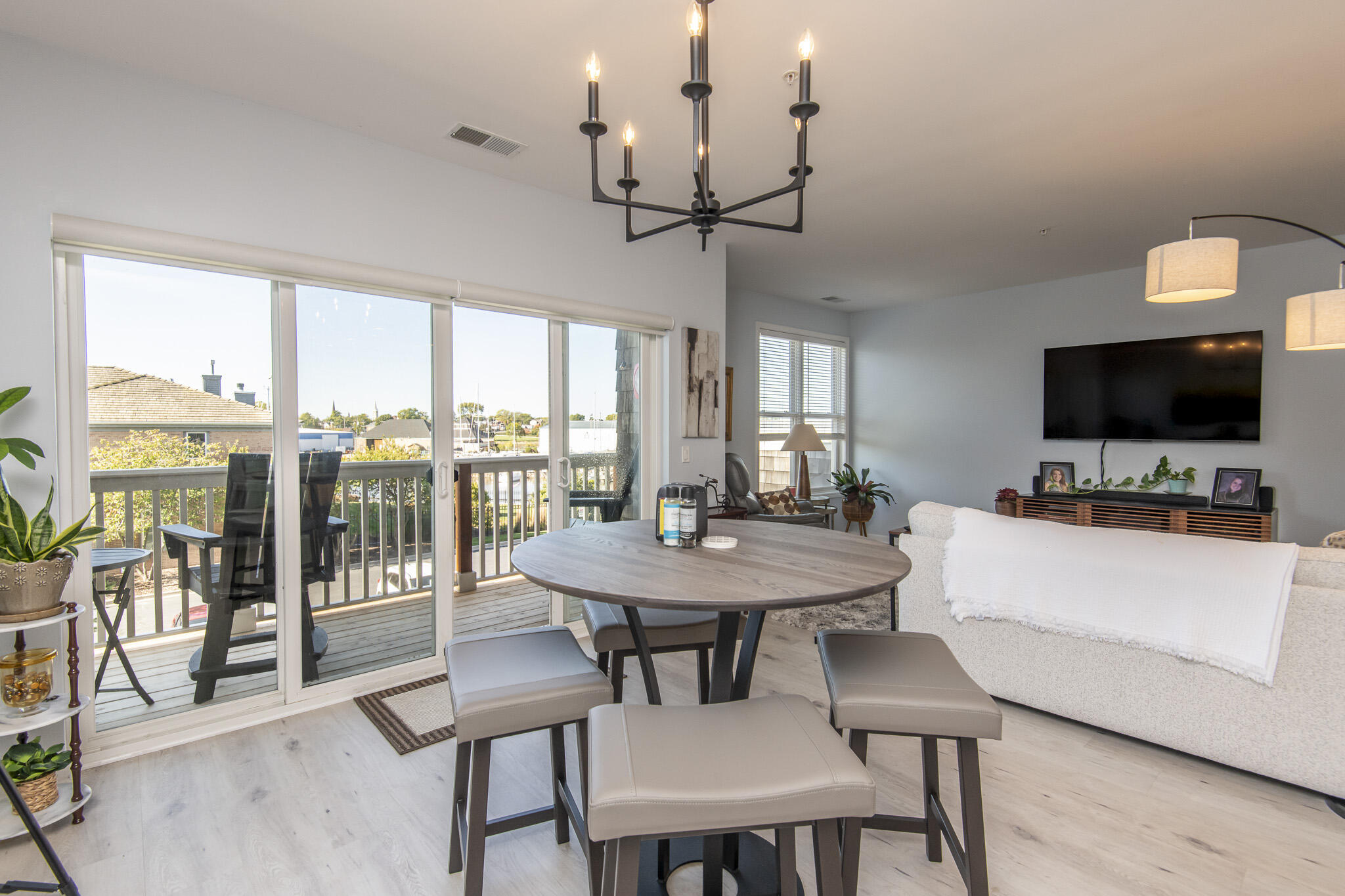 4 Gas Light Drive, Unit 211 Racine, WI 53403 - Photo 18 of 46 Dinning