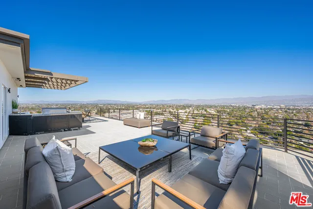 $2,990,000 | 11725 Laurelwood Drive, Studio City, CA 91604