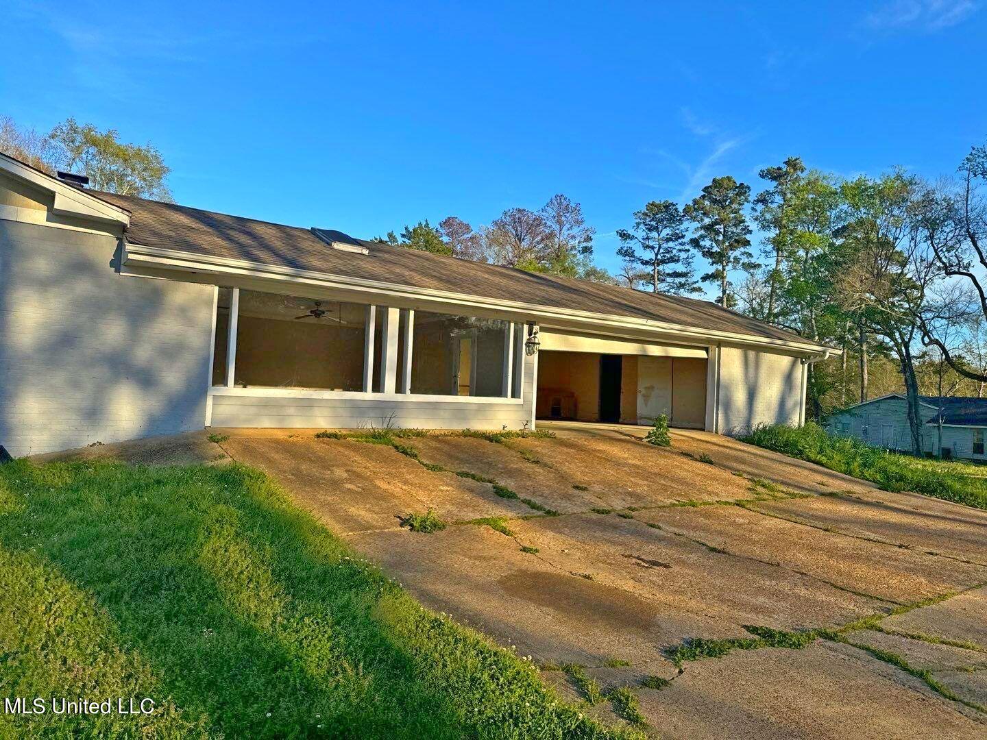 861 McCluer Road Jackson, MS 39212 - Photo 30 of 37 178-Mar 18 2024 06_12pm-TqJK