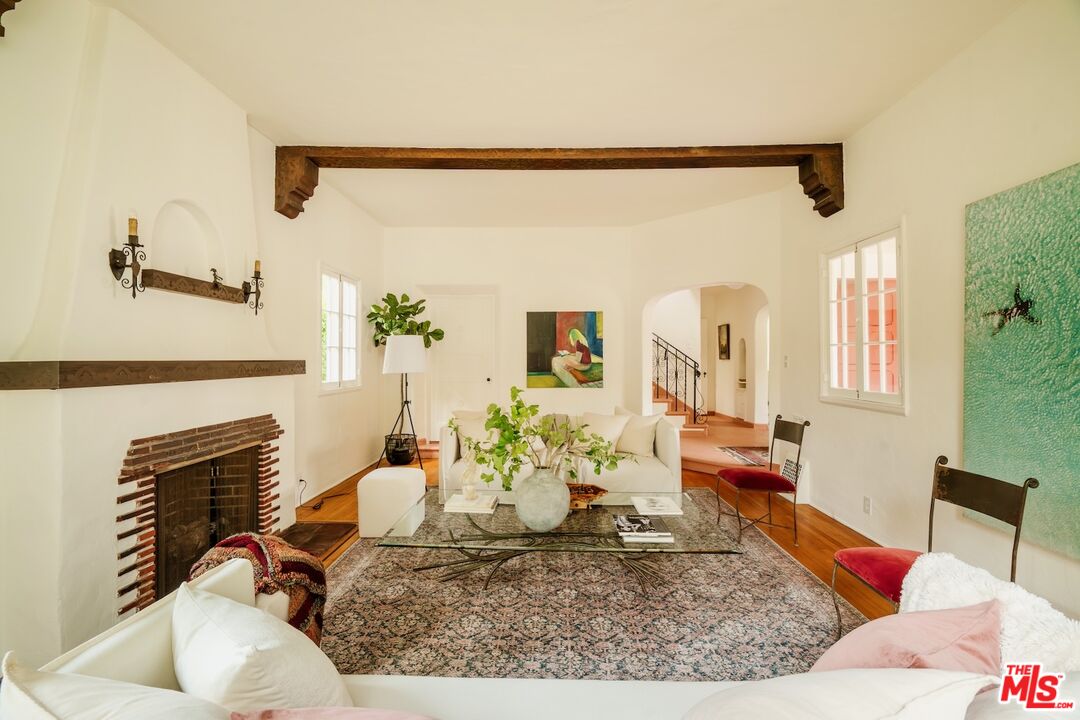 3325 Lowry Road Los Angeles, CA 90027 - Photo 17 of 73 a living room with furniture