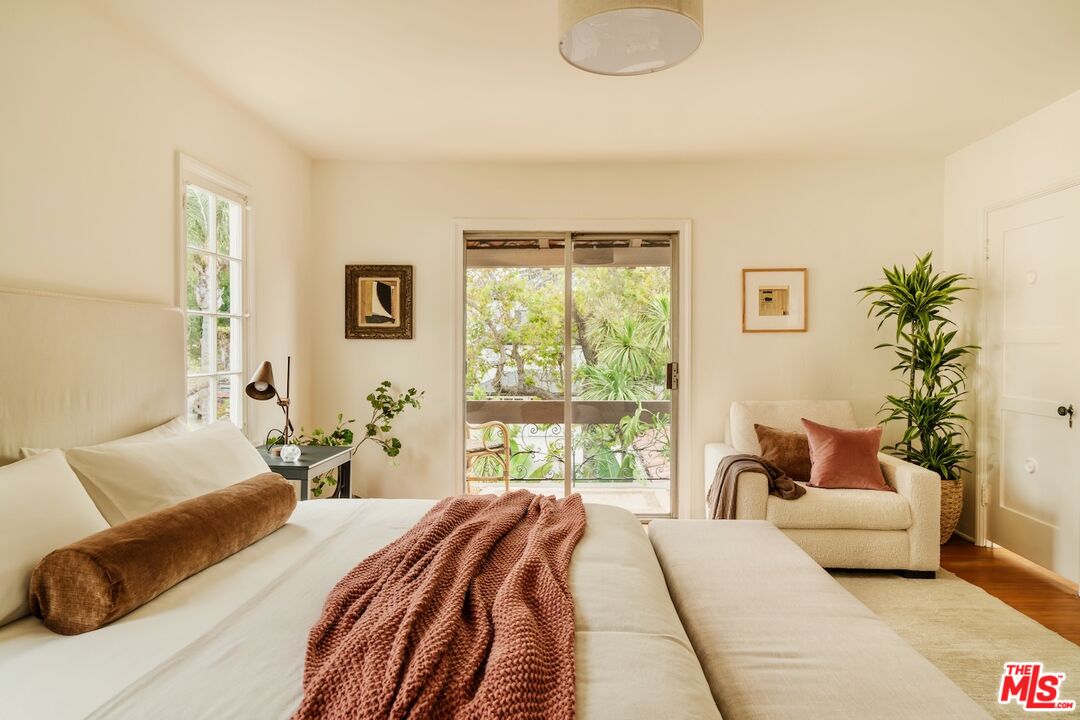 3325 Lowry Road Los Angeles, CA 90027 - Photo 35 of 73 a bedroom with a large bed and a couch