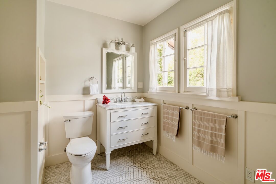 3325 Lowry Road Los Angeles, CA 90027 - Photo 39 of 73 a bathroom with a sink toilet vanity and tub
