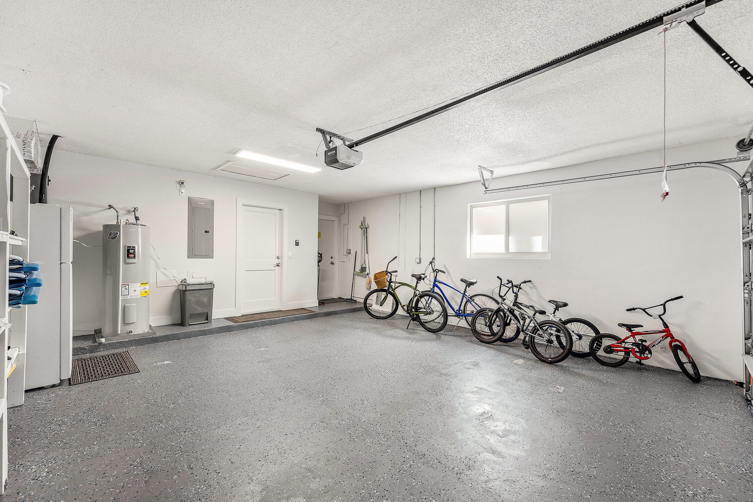 1070 Marble Way Boca Raton, FL 33432 - Photo 28 of 39 Garage