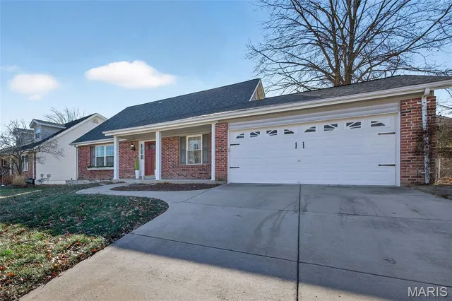 $450,000 | 618 Running Creek Drive, Ballwin, MO 63021